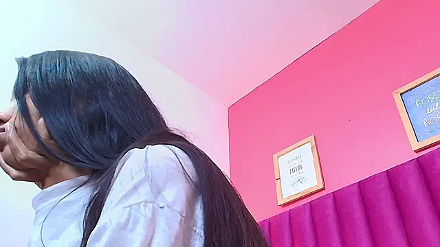 littlee emilyy  online show from 01-28-25, 08:57