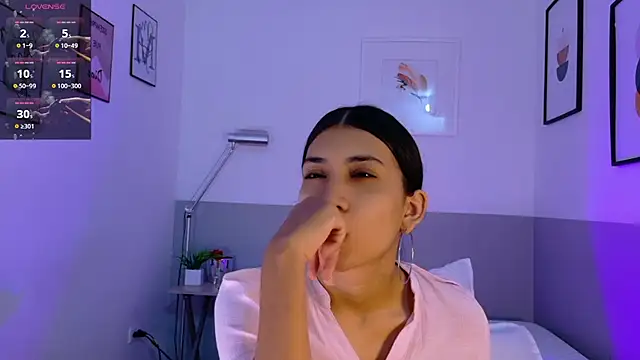 littlee emilyy  online show from 04-12-26, 01:05
