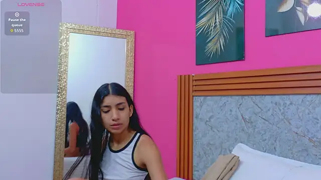 littlee emilyy  online show from 04-15-26, 01:07