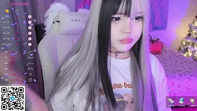 Snapshot of SelenaCute chatting on 12-16-25, 07:13 SelenaCute online show from 12-16-25, 07:13