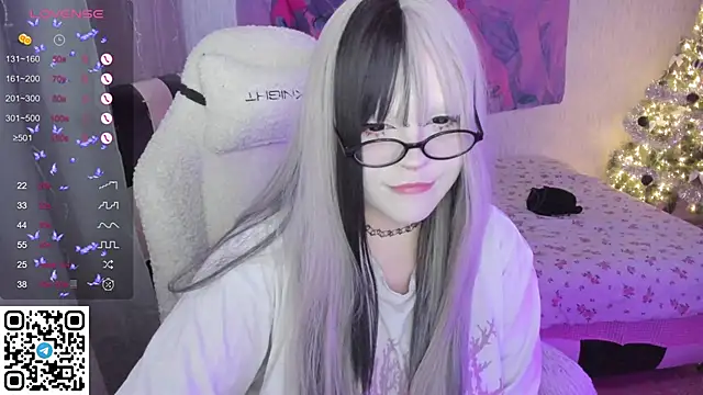 Snapshot of SelenaCute chatting on 01-14-26, 06:41 SelenaCute online show from 01-14-26, 06:41