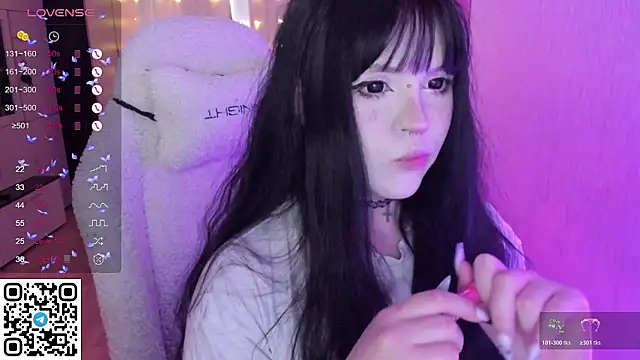 Snapshot of SelenaCute chatting on 02-18-26, 10:11 SelenaCute online show from 02-18-26, 10:11