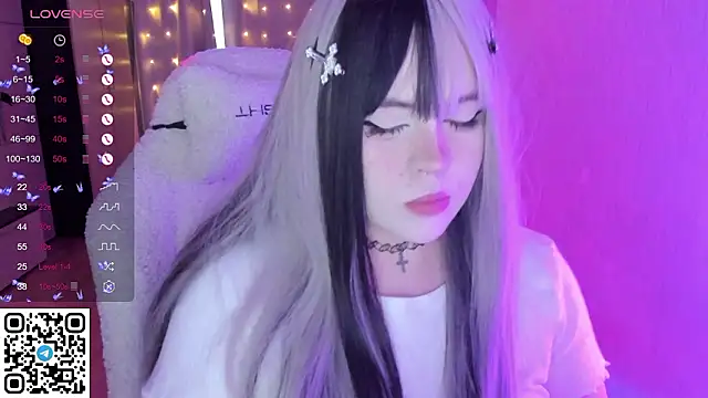 Snapshot of SelenaCute chatting on 03-10-26, 05:56 SelenaCute online show from 03-10-26, 05:56