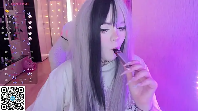 Snapshot of SelenaCute chatting on 03-12-26, 06:08 SelenaCute online show from 03-12-26, 06:08