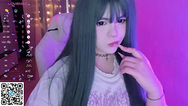 Snapshot of SelenaCute chatting on 03-16-26, 05:44 SelenaCute online show from 03-16-26, 05:44