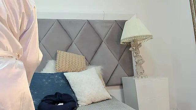 Snapshot of MiaMancini chatting on 11-20-25, 08:52 MiaMancini online show from 11-20-25, 08:52