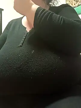 Snapshot of Nataliesbestjuggs chatting on 02-22-25, 10:31 Nataliesbestjuggs online show from 02-22-25, 10:31