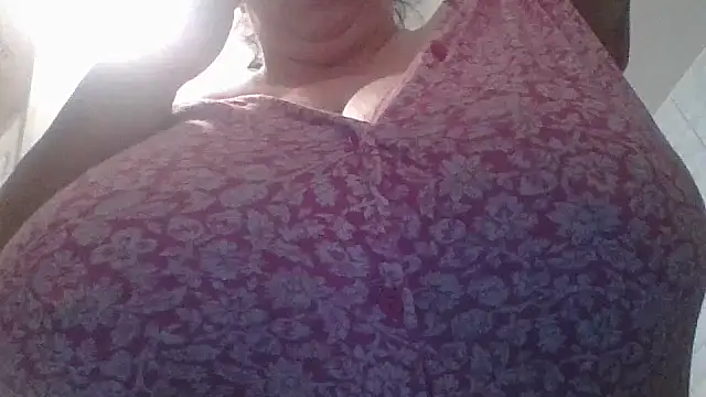 Snapshot of Nataliesbestjuggs chatting on 09-28-25, 02:11 Nataliesbestjuggs online show from 09-28-25, 02:11