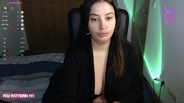 Snapshot of AnnaQueen chatting on 01-14-25, 06:56 AnnaQueen online show from 01-14-25, 06:56