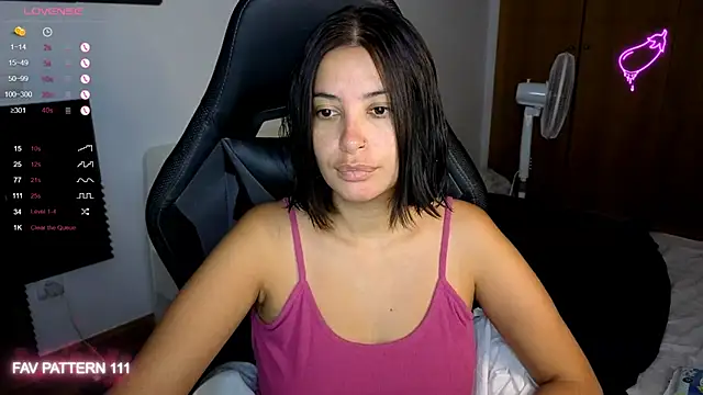 Snapshot of AnnaQueen chatting on 09-26-25, 02:15 AnnaQueen online show from 09-26-25, 02:15