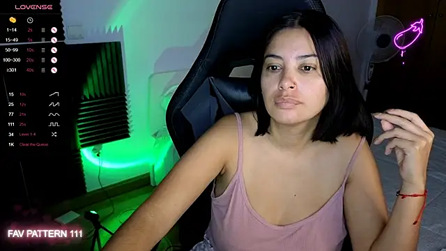 Snapshot of AnnaQueen chatting on 10-18-25, 02:25 AnnaQueen online show from 10-18-25, 02:25