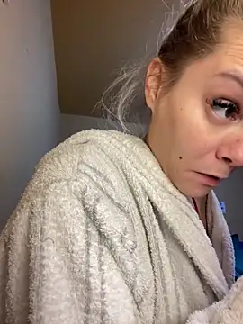 Snapshot of Tasty_Shape chatting on 11-13-25, 09:08 Tasty Shape online show from 11-13-25, 09:08