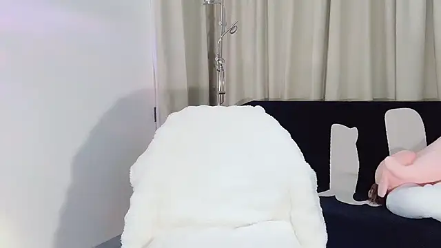 Snapshot of lvy-w chatting on 02-13-25, 11:28 lvy-w online show from 02-13-25, 11:28