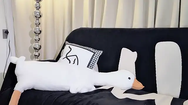 Snapshot of lvy-w chatting on 03-04-25, 12:01 lvy-w online show from 03-04-25, 12:01