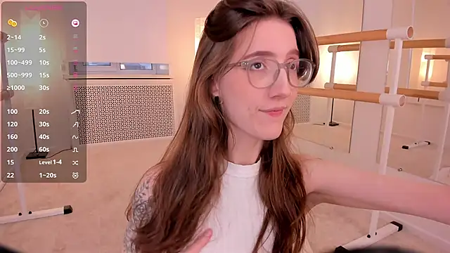 Lola Missy online show from 10-11-25, 05:17