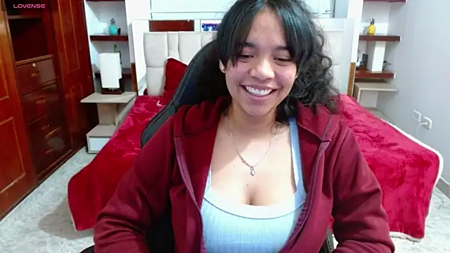 laureentt  online show from 02-03-25, 07:07