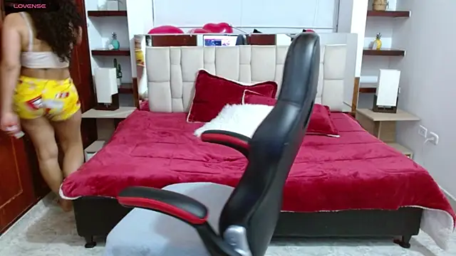 laureentt  online show from 02-10-25, 03:46