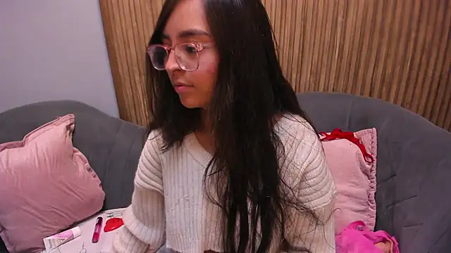 Eva Macalliter online show from 12-27-24, 04:15