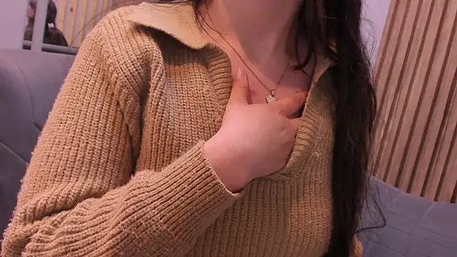 Eva Macalliter online show from 10-19-25, 03:07