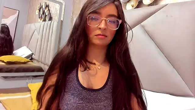 Eva Macalliter online show from 12-14-25, 03:56