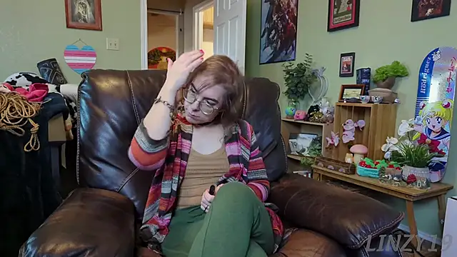 Snapshot of Linzy_19 chatting on 01-29-25, 10:22 Linzy 19 online show from 01-29-25, 10:22