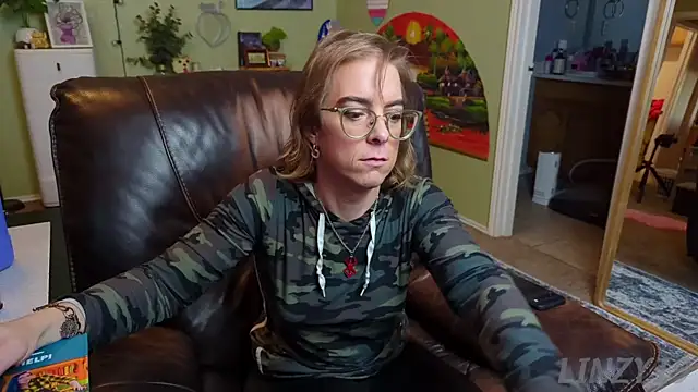 Snapshot of Linzy_19 chatting on 02-01-25, 12:18 Linzy 19 online show from 02-01-25, 12:18