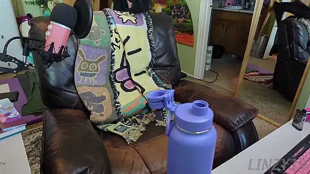 Snapshot of Linzy_19 chatting on 03-11-25, 09:15 Linzy 19 online show from 03-11-25, 09:15