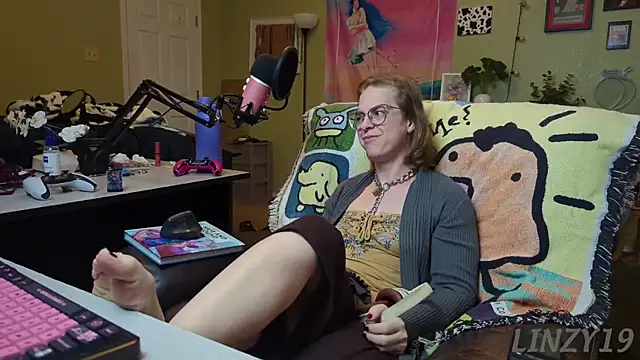 Snapshot of Linzy_19 chatting on 03-12-25, 03:02 Linzy 19 online show from 03-12-25, 03:02