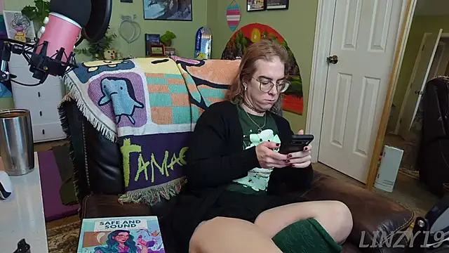 Snapshot of Linzy_19 chatting on 03-12-25, 02:12 Linzy 19 online show from 03-12-25, 02:12