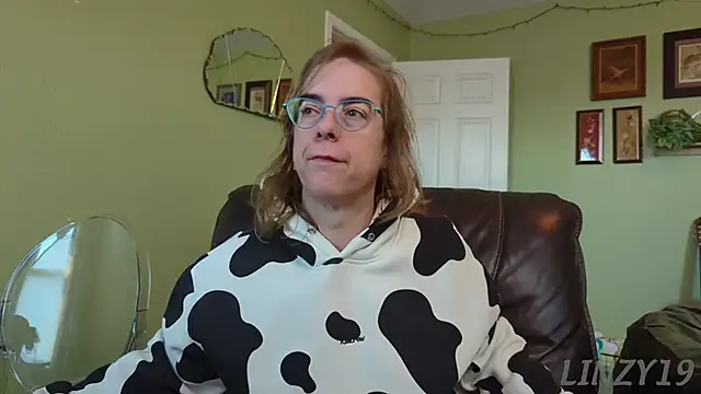 Snapshot of Linzy_19 chatting on 11-05-25, 02:50 Linzy 19 online show from 11-05-25, 02:50