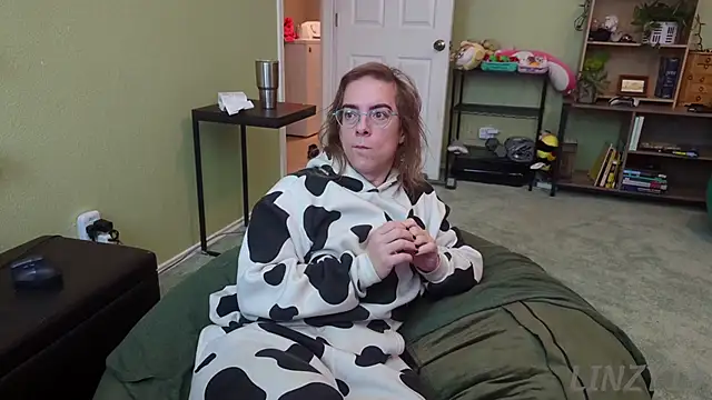 Linzy 19 online show from 12-17-25, 02:34