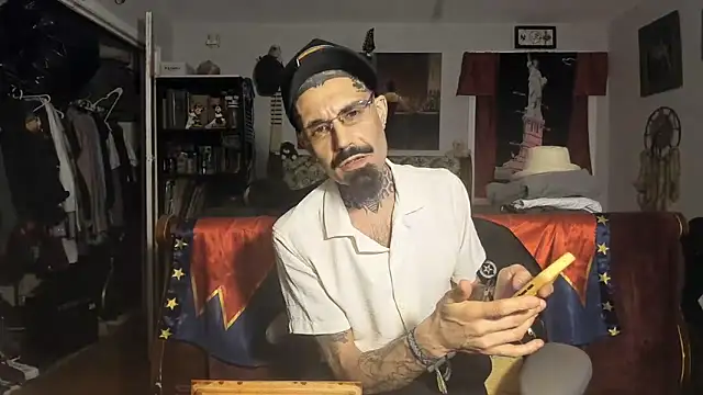 Snapshot of RoosterWabbit chatting on 03-08-25, 05:38 RoosterWabbit online show from 03-08-25, 05:38