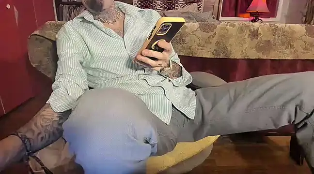 Snapshot of RoosterWabbit chatting on 03-23-25, 05:00 RoosterWabbit online show from 03-23-25, 05:00