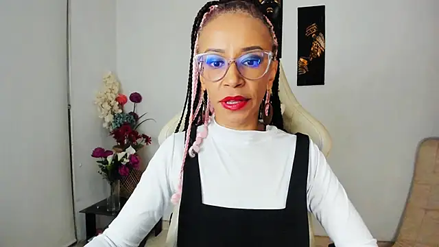 Snapshot of ScarlettMalbec chatting on 02-14-25, 12:19 ScarlettMalbec online show from 02-14-25, 12:19