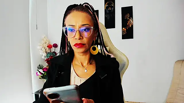 Snapshot of ScarlettMalbec chatting on 02-21-25, 08:05 ScarlettMalbec online show from 02-21-25, 08:05