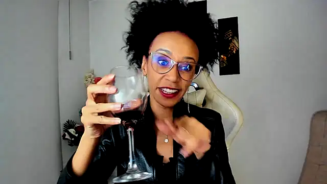 Snapshot of ScarlettMalbec chatting on 03-21-25, 12:07 ScarlettMalbec online show from 03-21-25, 12:07