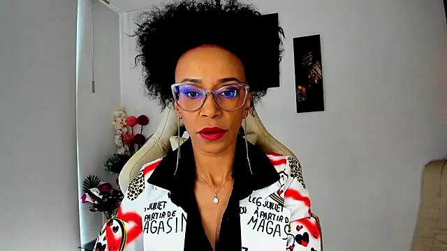 Snapshot of ScarlettMalbec chatting on 03-21-25, 09:01 ScarlettMalbec online show from 03-21-25, 09:01