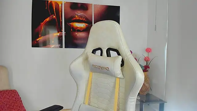 Snapshot of ScarlettMalbec chatting on 10-29-25, 09:16 ScarlettMalbec online show from 10-29-25, 09:16