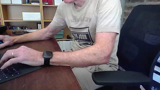 Snapshot of jiggy77777 chatting on 02-24-25, 05:22 jiggy77777 online show from 02-24-25, 05:22