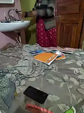 Snapshot of COUPLLE_VILLAGE chatting on 12-28-24, 10:47 COUPLLE VILLAGE online show from 12-28-24, 10:47