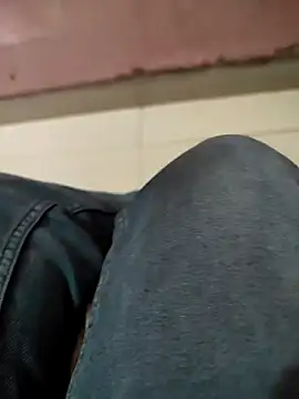 Snapshot of COUPLLE_VILLAGE chatting on 01-04-25, 04:01 COUPLLE VILLAGE online show from 01-04-25, 04:01