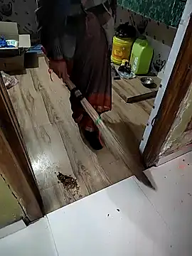 Snapshot of COUPLLE_VILLAGE chatting on 01-06-25, 03:31 COUPLLE VILLAGE online show from 01-06-25, 03:31