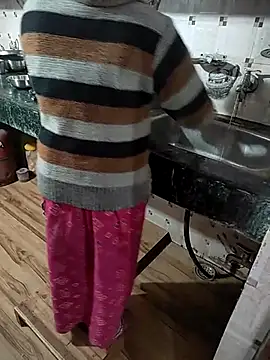 Snapshot of COUPLLE_VILLAGE chatting on 02-14-25, 06:34 COUPLLE VILLAGE online show from 02-14-25, 06:34