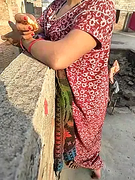 Snapshot of COUPLLE_VILLAGE chatting on 02-15-25, 10:55 COUPLLE VILLAGE online show from 02-15-25, 10:55