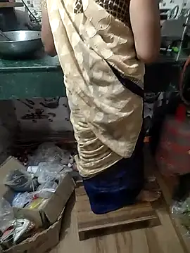 Snapshot of COUPLLE_VILLAGE chatting on 02-22-25, 04:18 COUPLLE VILLAGE online show from 02-22-25, 04:18