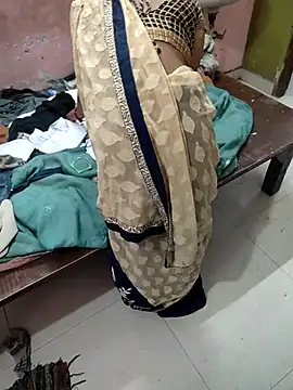 Snapshot of COUPLLE_VILLAGE chatting on 02-24-25, 03:33 COUPLLE VILLAGE online show from 02-24-25, 03:33