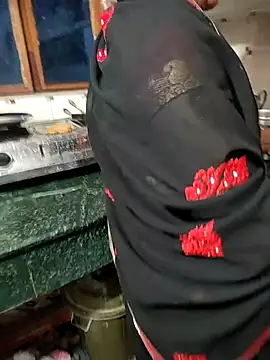 Snapshot of COUPLLE_VILLAGE chatting on 03-08-25, 04:01 COUPLLE VILLAGE online show from 03-08-25, 04:01