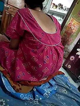 Snapshot of COUPLLE_VILLAGE chatting on 03-18-25, 10:46 COUPLLE VILLAGE online show from 03-18-25, 10:46