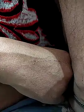 Snapshot of COUPLLE_VILLAGE chatting on 03-21-25, 05:45 COUPLLE VILLAGE online show from 03-21-25, 05:45