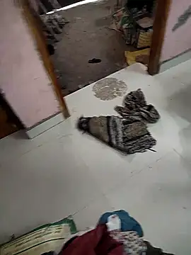 COUPLLE VILLAGE online show from 04-28-26, 01:48